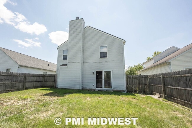 Building Photo - Great 3 Bedroom 2.5 Bathroom Home on the upper east side of Indy!