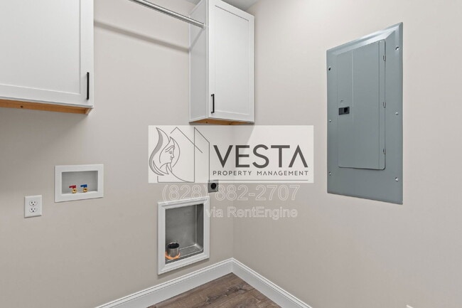 Building Photo - 44 Rosemary Rd