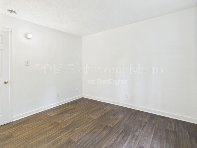 Building Photo - 3206 Midlothian Tpke