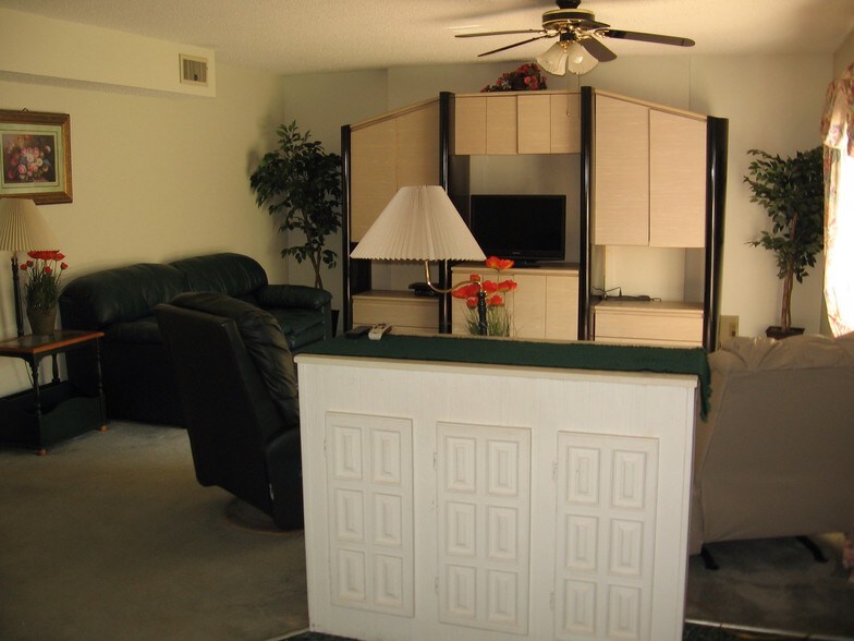 Building Photo - 1943 Knox Rd