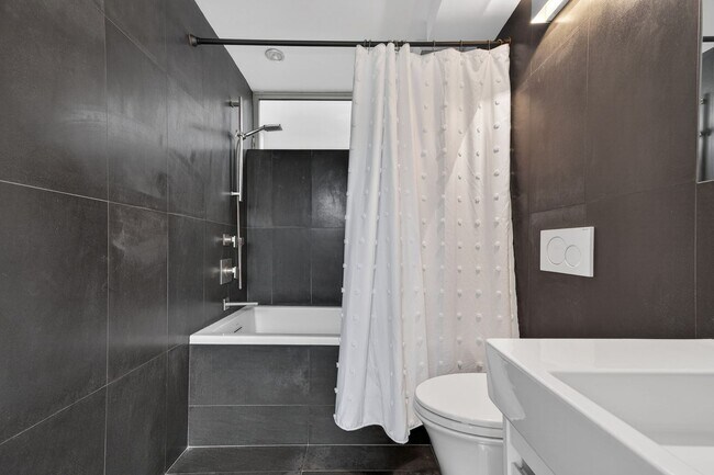 Building Photo - Discover this striking 3 bedroom apartment for rent in Venice, offering 4 bathrooms, contemporary...