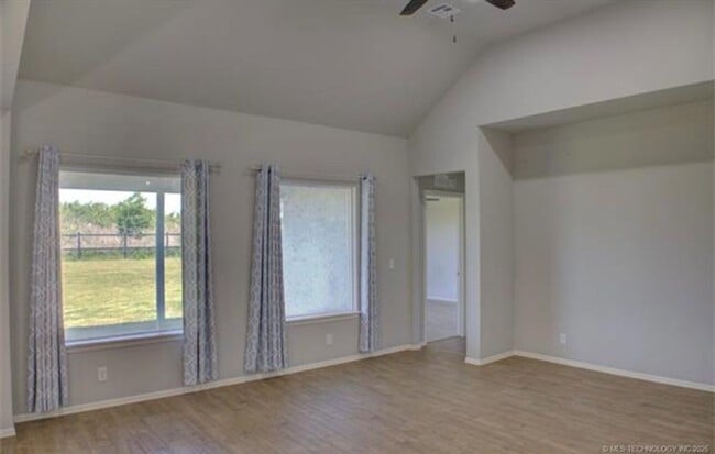 Building Photo - Welcome to this cozy home!