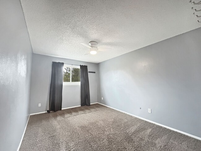 Building Photo - $0 DEPOSIT OPTION. SPACIOUS 4-BEDROOM, 2-B...