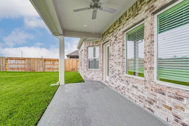 Building Photo - 21734 Persian Lk Dr