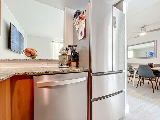 Building Photo - 651 NE 60th St