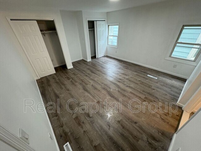 Building Photo - 117-119 Odell St