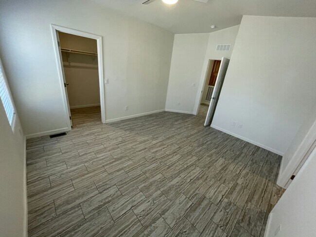 Building Photo - 2401 W Southern Ave