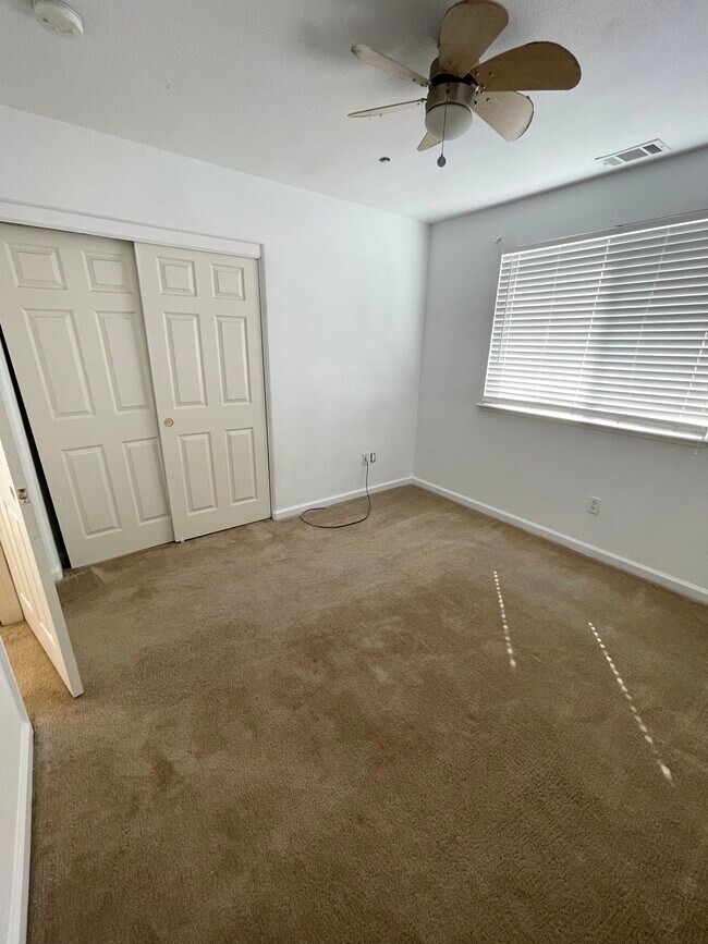 Building Photo - 557 Canyon Meadows Dr