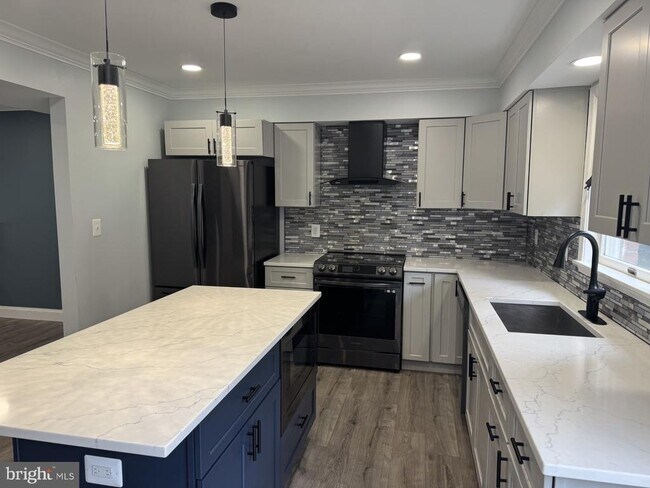 Building Photo - 813 Chesney Ln