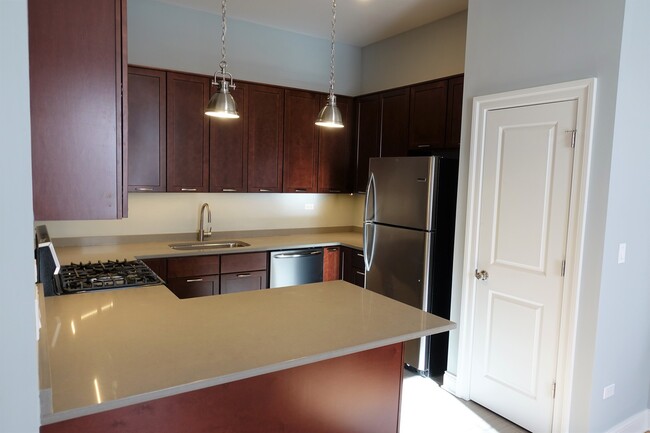 Building Photo - 2350 W Belle Plaine Ave