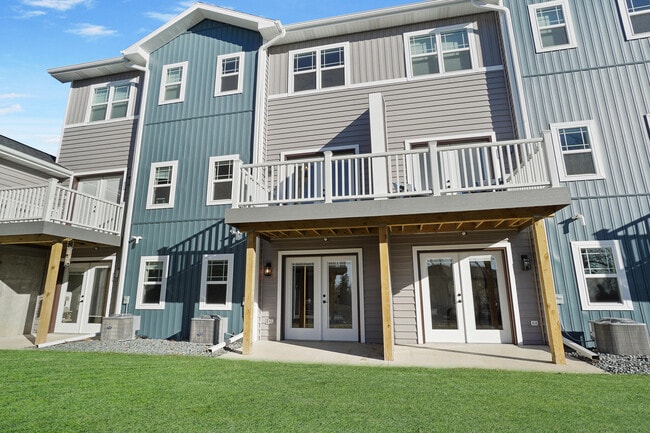 Building Photo - 116 Eiche Dr