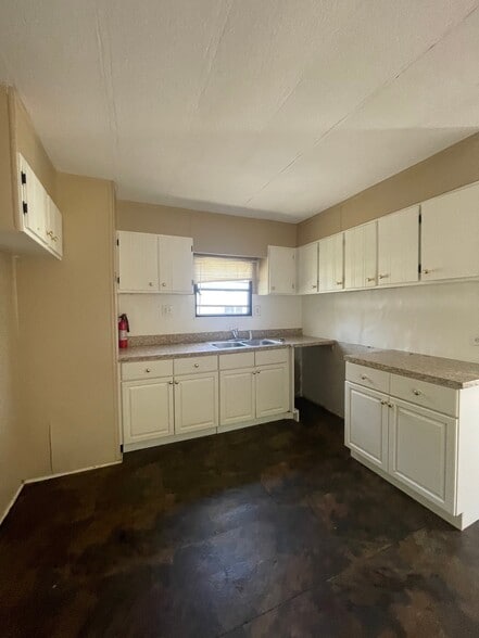 Building Photo - 8535 Mathews Rd