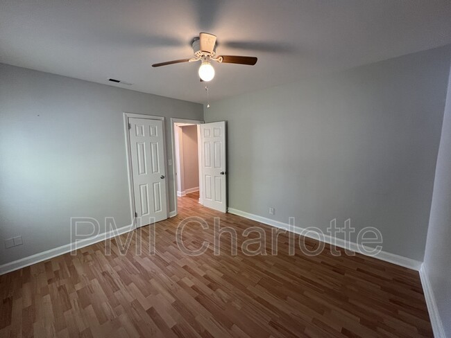 Building Photo - 1201 Dade St