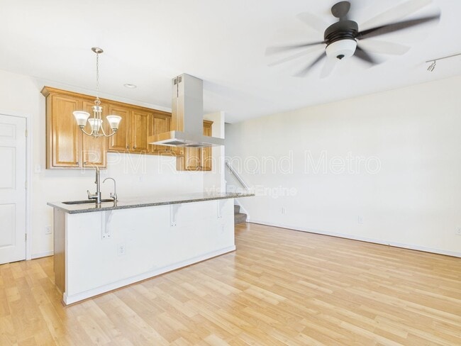 Building Photo - 656 Abbey Village Cir