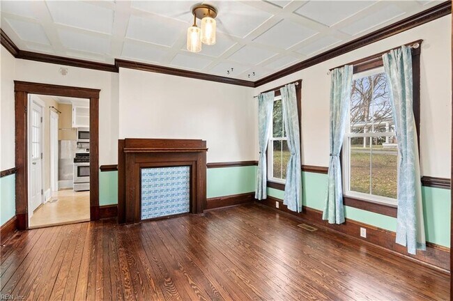 Building Photo - 227 James St