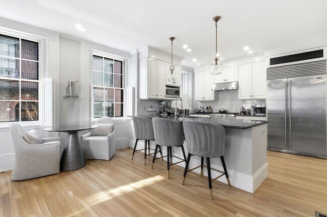 Building Photo - 50 River St