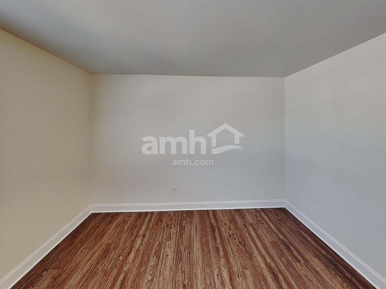 Building Photo - 137 Hazel Pk Dr