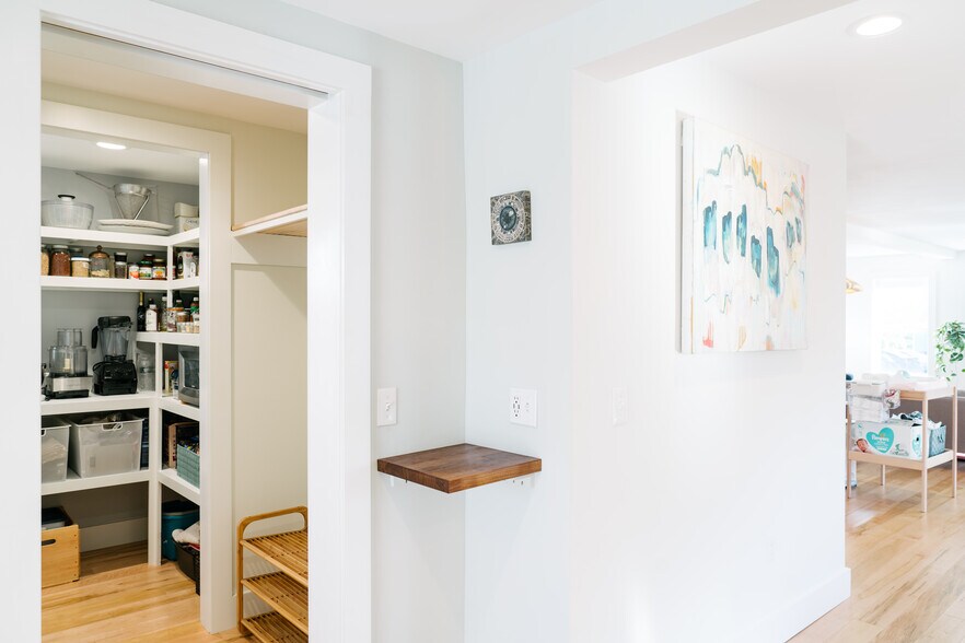 Building Photo - 80 Maple St