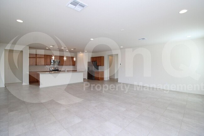 Building Photo - 5866 N 86th Ln