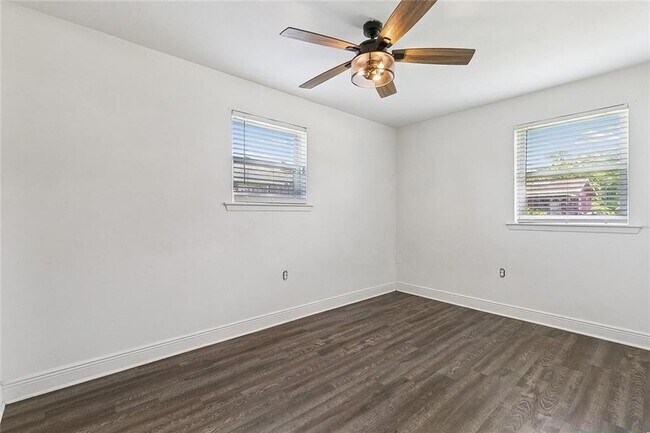 Building Photo - 1536 Redwood Dr