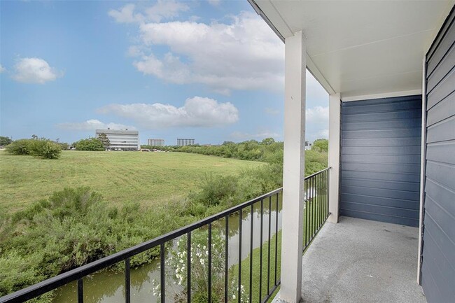 Building Photo - 18511 Egret Bay Blvd