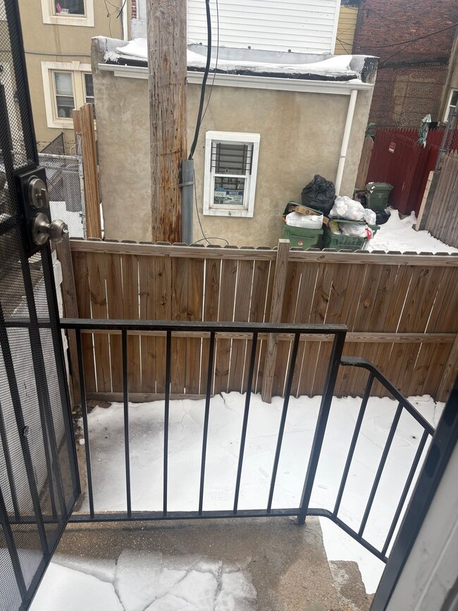 Building Photo - Available Now – Spacious 4-Bedroom Townhome in Baltimore City