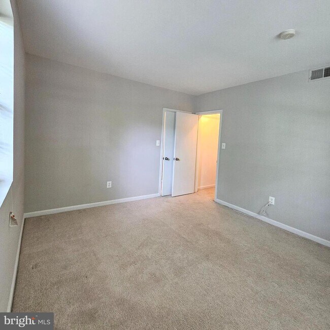 Building Photo - 1806 Key Blvd