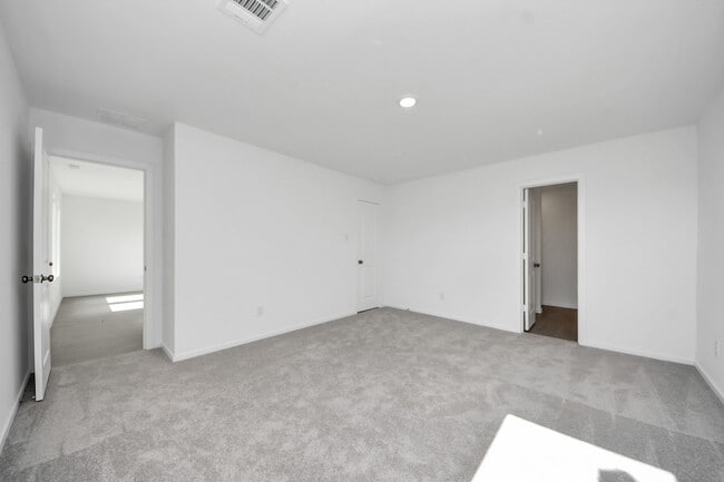 Building Photo - 25524 Roy Rogers Rd