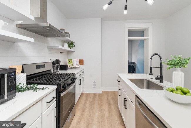 Building Photo - 3822 6th St