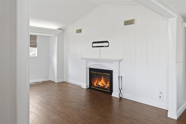 Building Photo - 1228 Spring Lake Dr