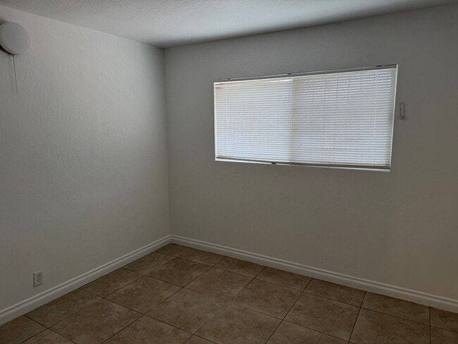 Building Photo - 1 Bedroom 1 bath Condo in Central Las Vegas