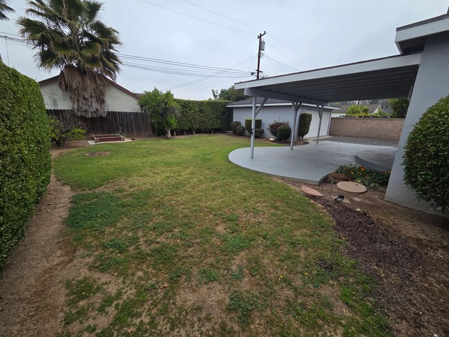Building Photo - Charter Oak Home with 3 bedrooms, 2.5 baths