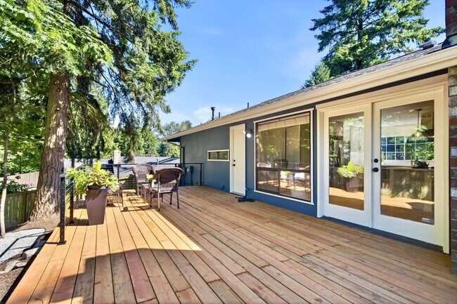 Building Photo - Pet-Friendly Rambler with Modern Updates and Great Layout