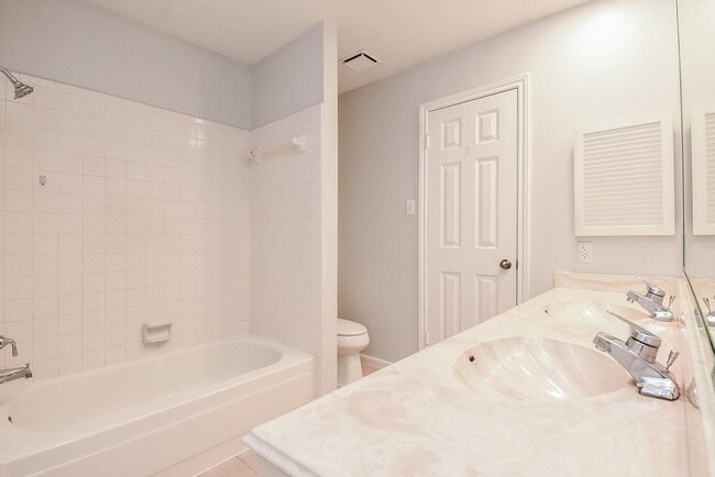 Building Photo - 14418 Royal Hill Dr