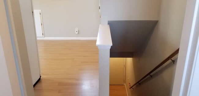 Building Photo - MOVE IN READY NOW! Desirable down town location. 1 bed, 1 bath. Includes water, sewer and garbage.