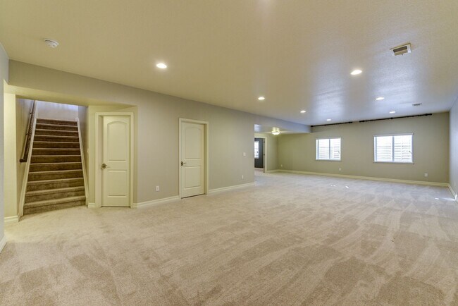 Building Photo - Breathtaking 4 Bedroom 3 Bedroom Ranch Style Home with Finished Basement!!