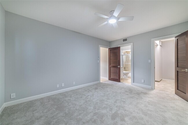 Building Photo - 609 NE 13th Ave