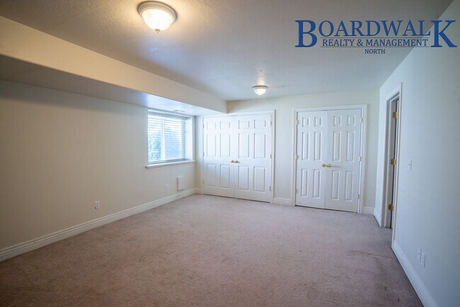 Building Photo - 4 Bed Home in Quiet S. Weber Neighborhood Near Park