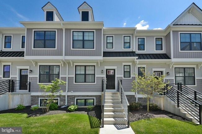 Building Photo - 328 Walnut St