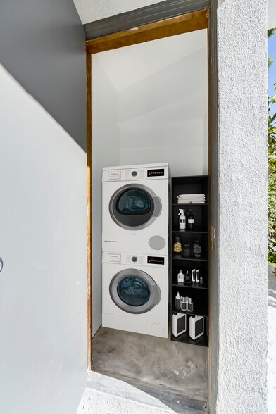 washer/dryer - 1724 1/2 Rotary Dr
