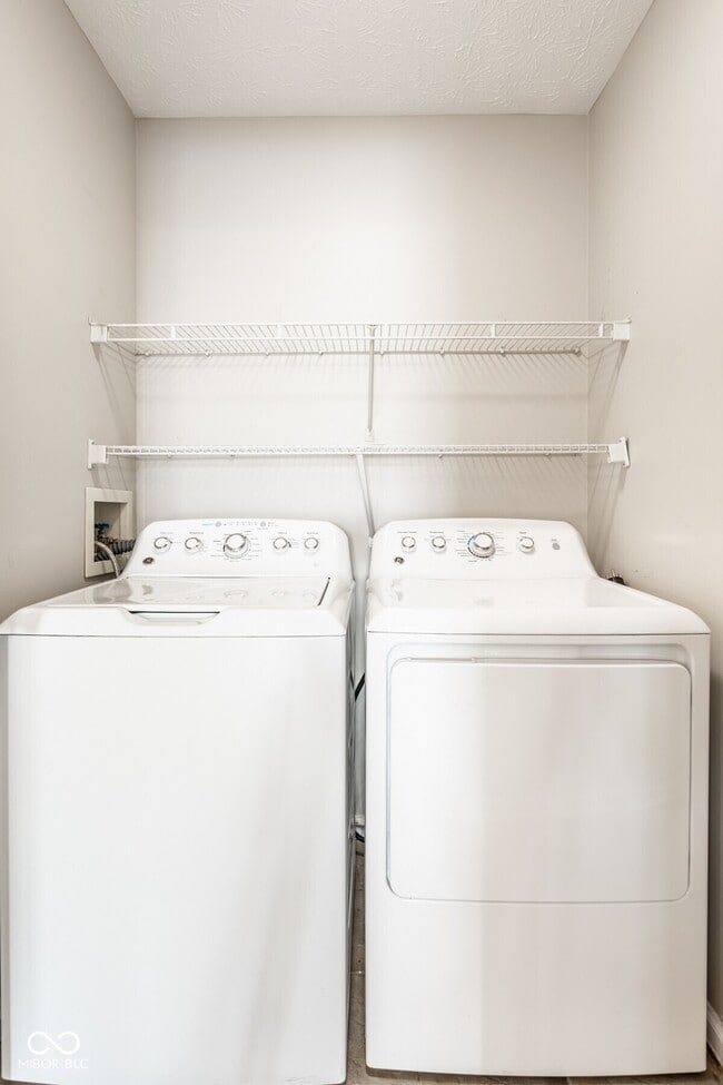 Building Photo - 700 Mountain Pine Dr