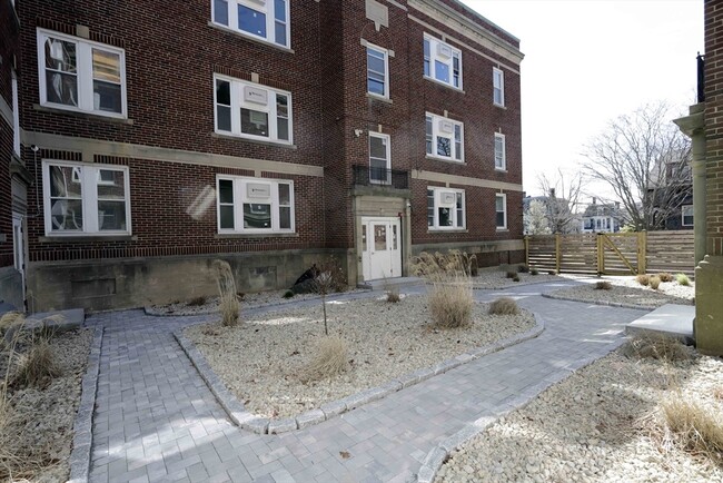 Building Photo - 189 Elm St