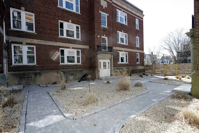 Building Photo - 191 Elm St