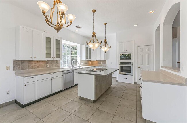 Building Photo - 15206 Evergreen Knoll Ln