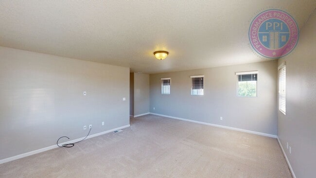 Building Photo - *Gresham - Luxury Craftsman, Central Air, ...
