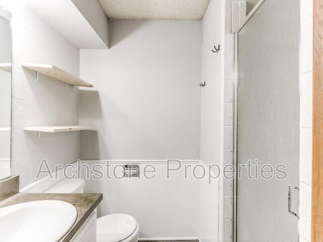Building Photo - 2524 Boxwood Ave