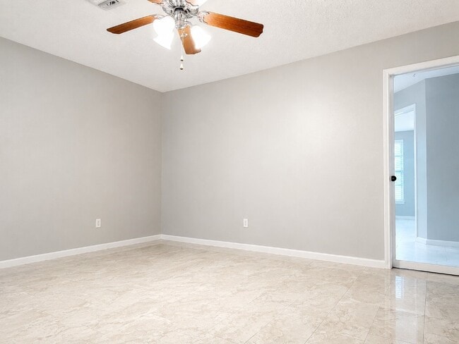 Building Photo - 9002 Sabastian Dr
