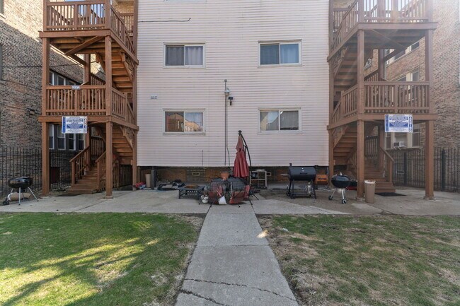 Building Photo - 6722 S Ridgeland Ave