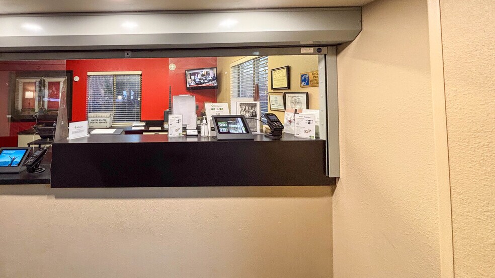 Building Photo - 530 Woods Lake Rd