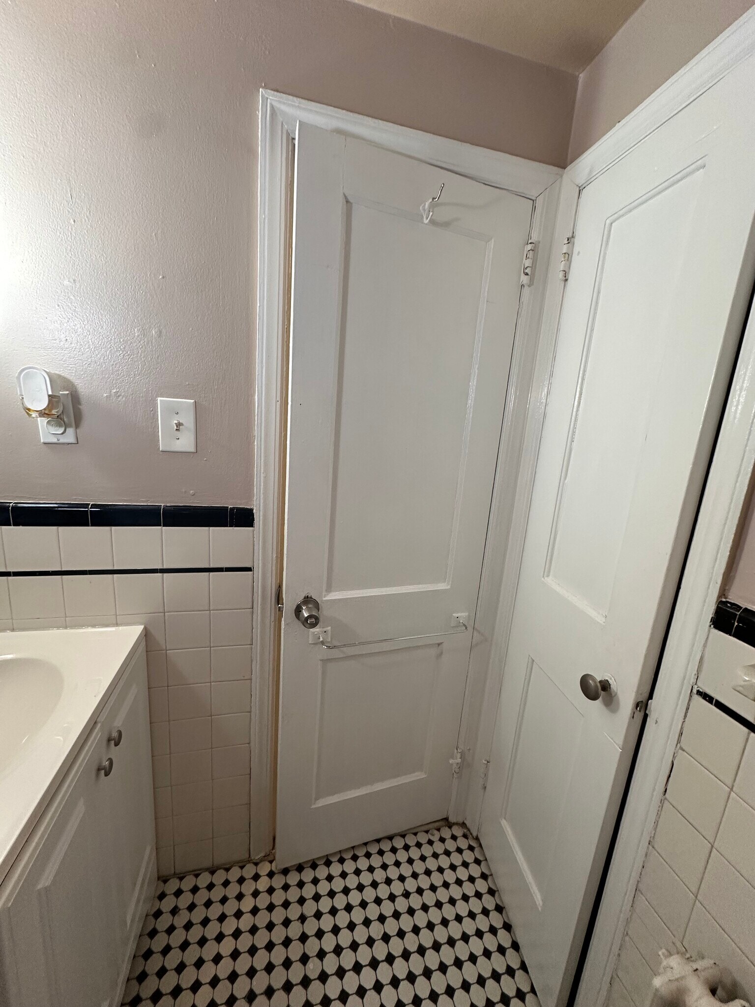Linen closet in bathroom - 1335 E Sedgwick St